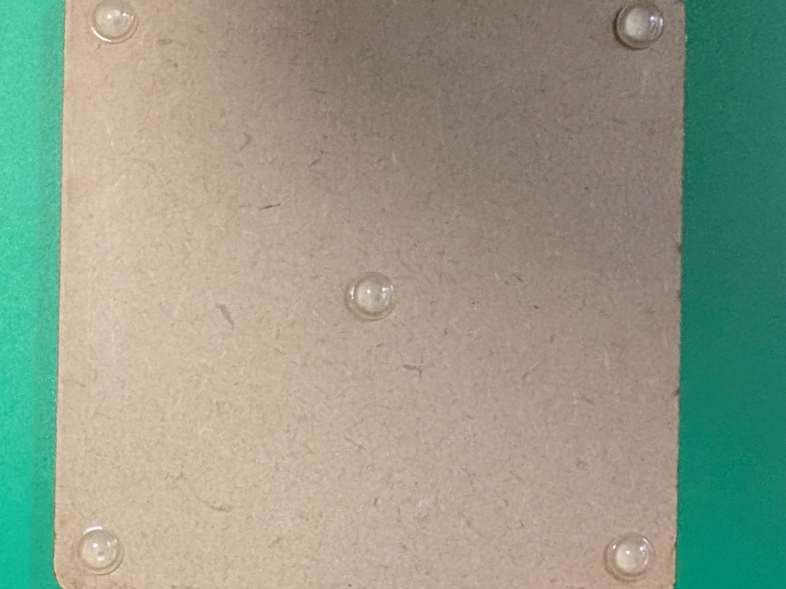 下受け材の裏面写真