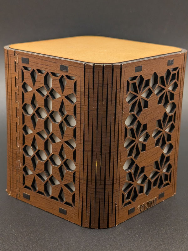 MDFのみで構成したボックスランプ