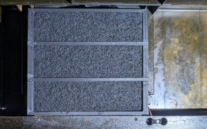 xTool S1にLazakka AirGuardを取り付けた状態
