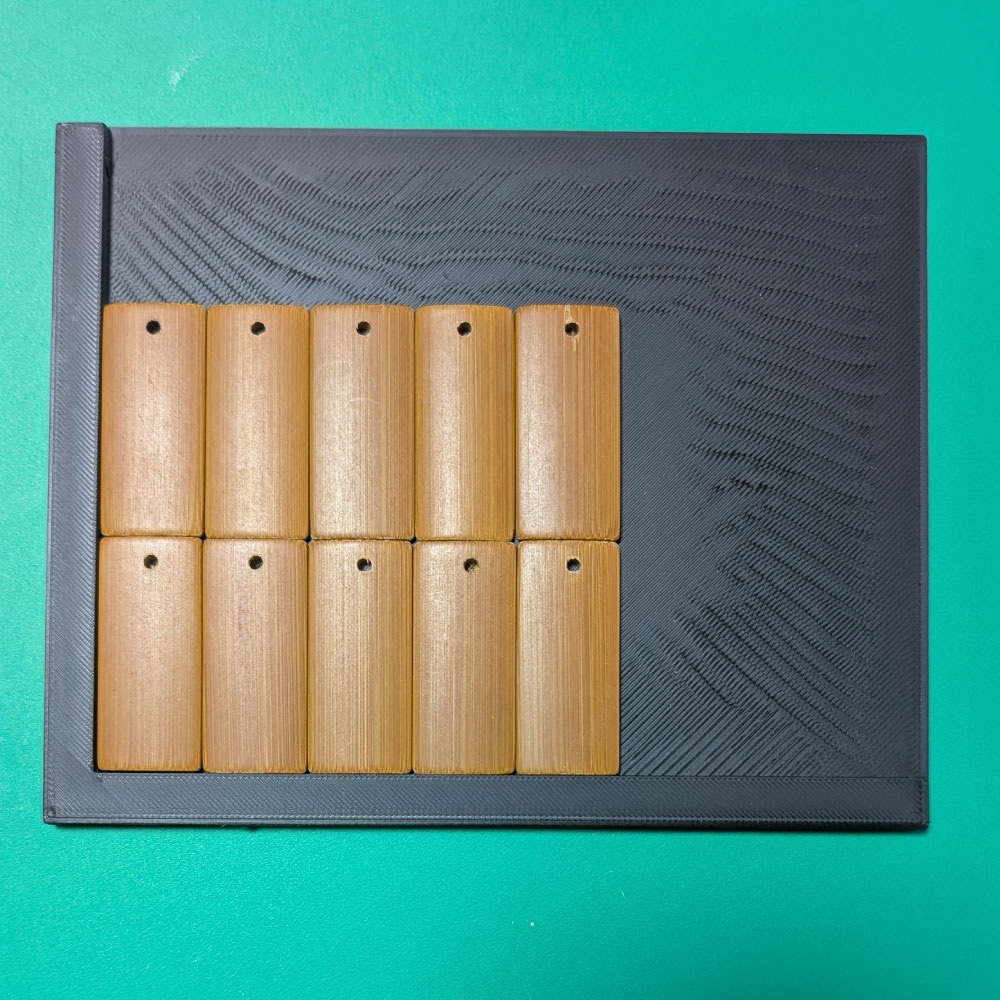 練習用として付属するバンブーキーホルダー10個
